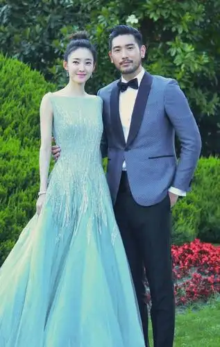 高以翔女友晒恩爱照引粉丝泪目,不被男友家人承认也甘愿