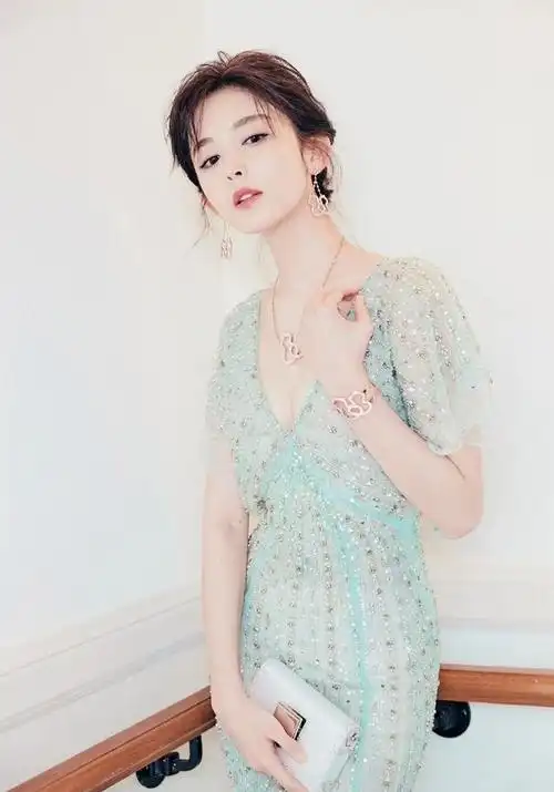 在如今的娱乐行业之中,要数冰美人,古力娜扎一定能占据着一席之地.