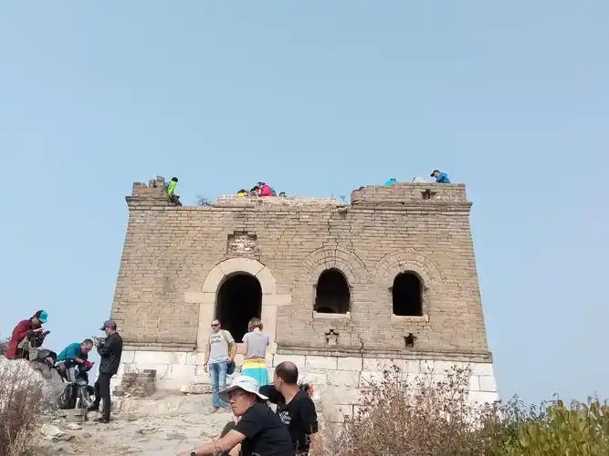 其它 我登上了箭扣长城   经过艰苦卓绝的努力,终于到达目的地正北楼.