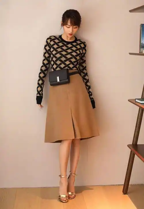 原创张嘉倪长裙高叉开到腰美腿裸足高跟诱惑迷人网友简直是妖精