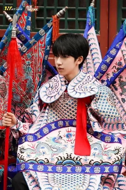 请问贺峻霖可以多多穿戏服给我们看吗[互粉]