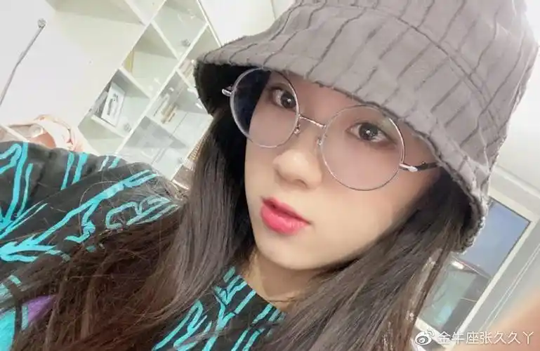 娱记曝华晨宇被现任女友闹着要名分樊博艺还暗暗买稿自宣身份