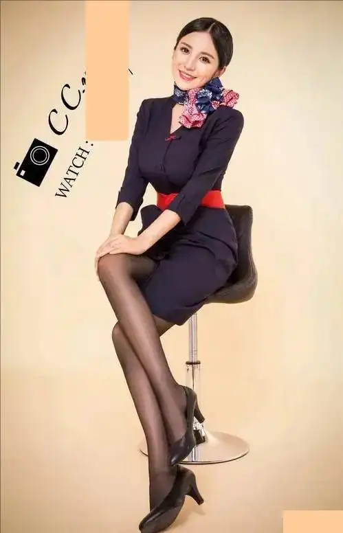 东方航空的总部在上海,似乎它的空姐也带着上海的贵气和迷之时尚哦.