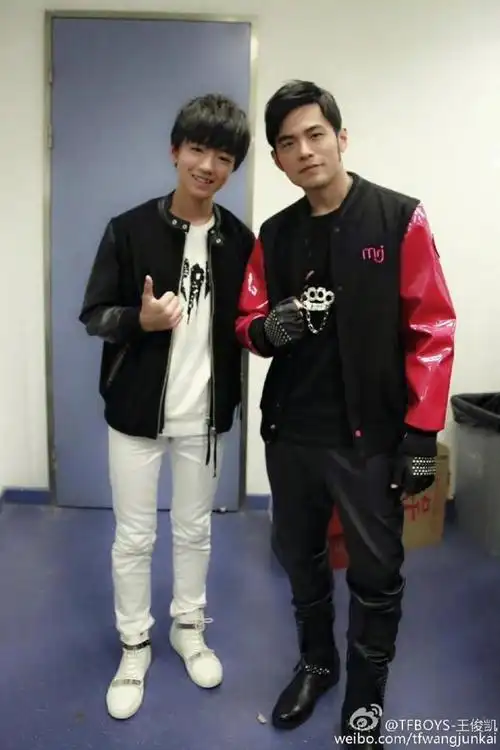 王俊凯为周杰伦庆生!时隔5年发文炫耀升级啦!蛋糕细节太有心思