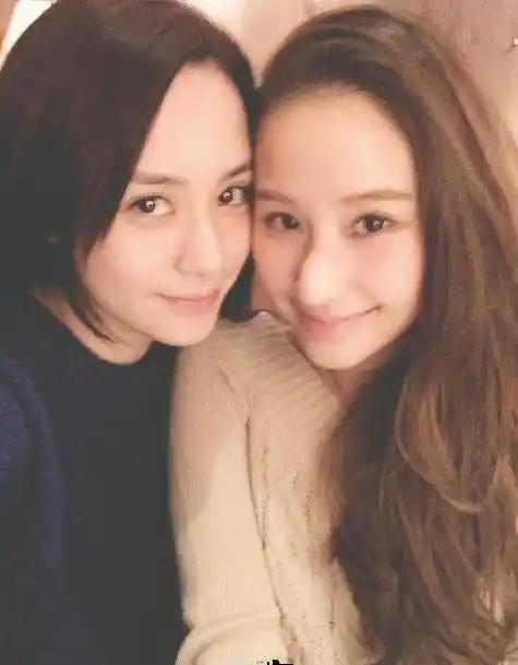 网友发现窦骁紧盯周扬青,留言提醒超莲,她回应八个字-窦骁跟周冬雨