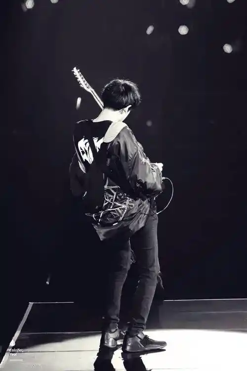 exo灿烈 朴灿烈背影 loey chanyeol