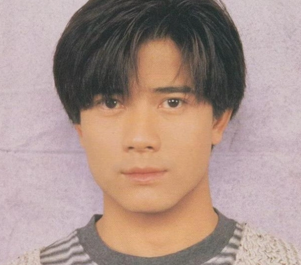 回看郭富城一系列发型,三七分,奶奶灰,网友:都是玩剩的!