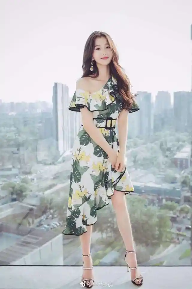 拍戏自带100套衣服, 25岁成最大股东, 虞书欣为啥要进演艺圈