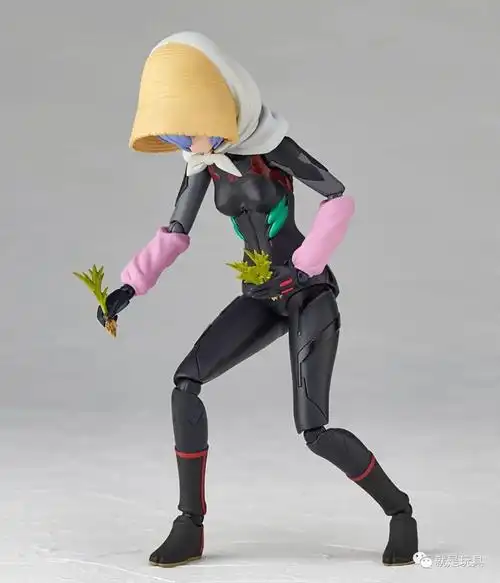 海洋堂这款绫波丽高16厘米,在黑色驾驶服外增加了 袖套,白手套,汗巾