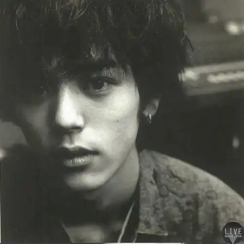 唐探3中行走的荷尔蒙妻夫木聪年轻时候可比刘昊然帅多了