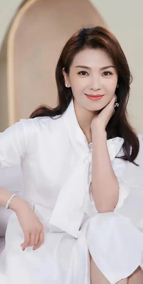 刘涛优雅娴静俏丽写真,惊艳迷人!__财经头条