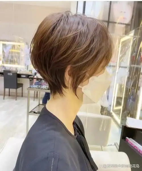 气质都是不一样的,而且也可以选择烫纹理,是短发造型中的首选,热度极