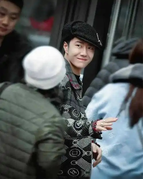 当32岁肖战跟26岁王一博站在一起,我才彻底明白,什么叫顶级