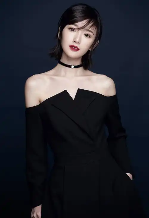 五十位女星一字肩一字锁骨大比拼谁最迷人