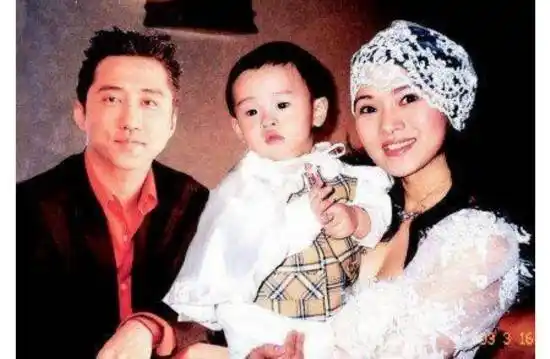 庾澄庆57岁被曝再当爸,网友却反问:对两任老婆差别这么大!