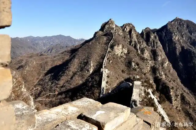 驴友相约爬箭扣长城,意外坠山1人遇难