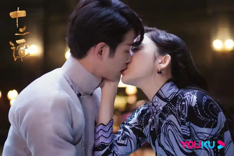 刘以豪被娜扎亲出口红印啦哈哈哈