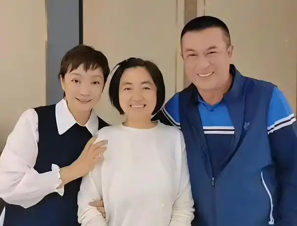 王海燕:带着24亿嫁给演员张嘉译,婚后老公爆出本性,如今后悔吗