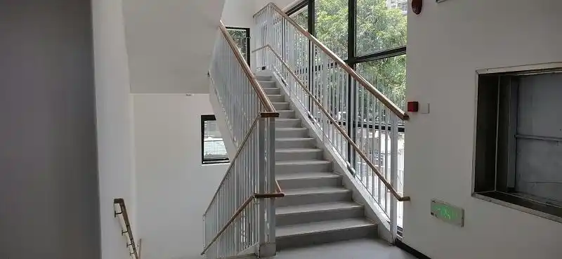 福田翠湾幼儿园铁艺楼梯护手与围栏展示