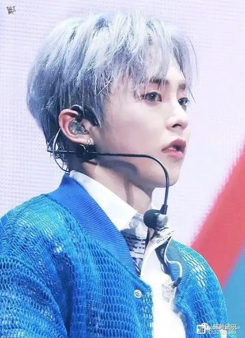 公认的超适合银发的男爱豆,气质空灵脸型雕刻立体!