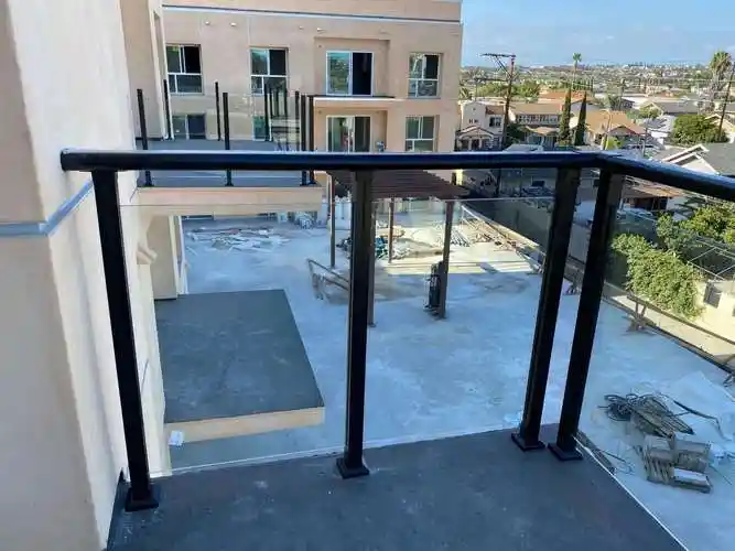 玻璃铝合金栏杆-工程案例-锌钢护栏-阳台栏杆-楼梯扶手-道路护栏-围栏