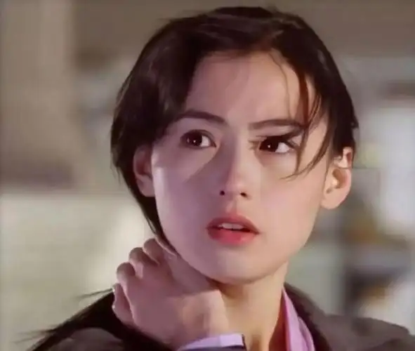 本以为张柏芝神颜是基因突变看到他爷爷照片这不是同一个人