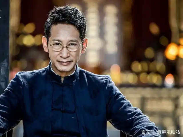 他出道18年,演技堪称教科书级别,《破冰行动》并不是他巅峰之作