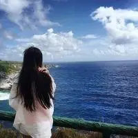 女生头像背影长发唯美海边精选 我很孤独即使我有很多朋友