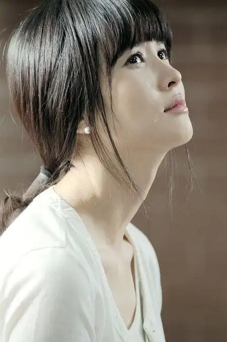 无比伤心的哭泣女生图片代入感很强已经开始伤心了