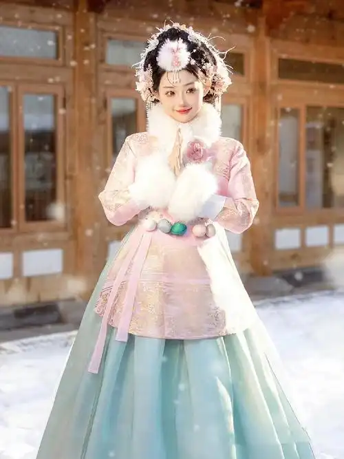 延吉朝鲜族旅拍写真服装影楼拍照古装宫廷礼服写真女皇后贵妃演出