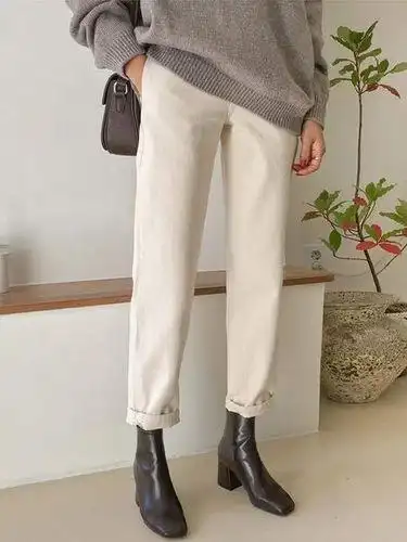 白色的裤子要配什么颜色的鞋子呢搭配白色裤子同色系显腿长哦.