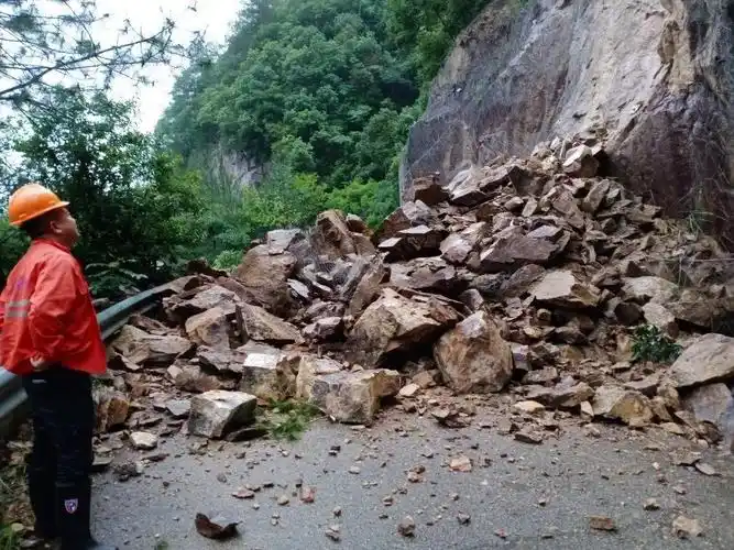 水位暴涨山体滑坡开闸泄洪丽水各地积极抢险救灾