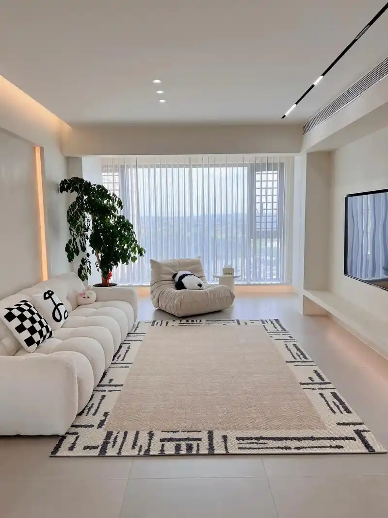 没有地毯的客厅是没有灵魂的~.最近家里一直在软装`~ 选择了 - 抖音