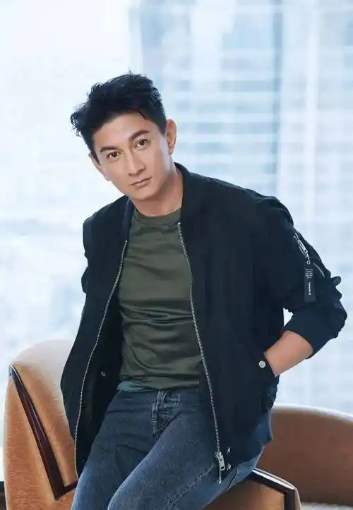 4位中年男星尴尬现状,发福脸肿,陆毅47岁还演偶像剧,造型辣眼_吴奇隆