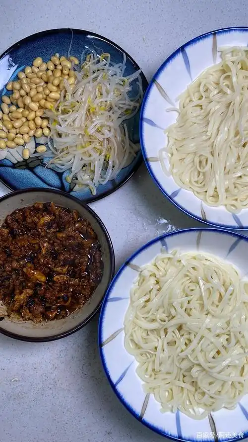 炸酱面的家常做法,你们家乡有什么好吃的面条的做法?