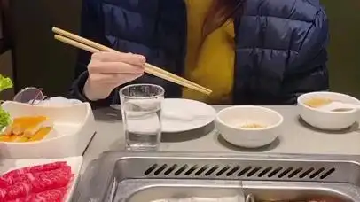 教会俄罗斯女朋友吃火锅