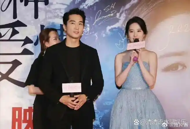 坦率地说,除了宋承宪以外,很难找到其他人与刘亦菲相配的了,男的帅,女