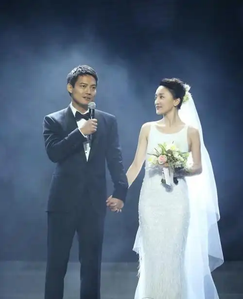 周迅穿chanel出嫁 精灵披上白婚纱