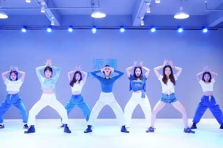 全网很火变装bgm舞蹈版很洗脑很上头爵士舞maria