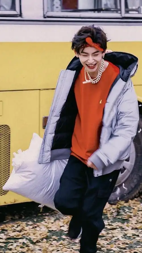 2022最新小鬼王琳凯壁纸高清图片 时尚帅气个性写真锁屏_明星手机壁纸