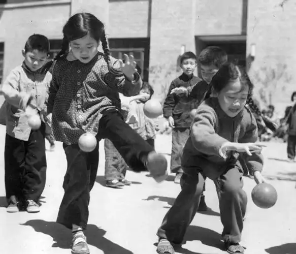 绽放你的温柔)             现在的小孩子放暑假了除了上各种兴趣班