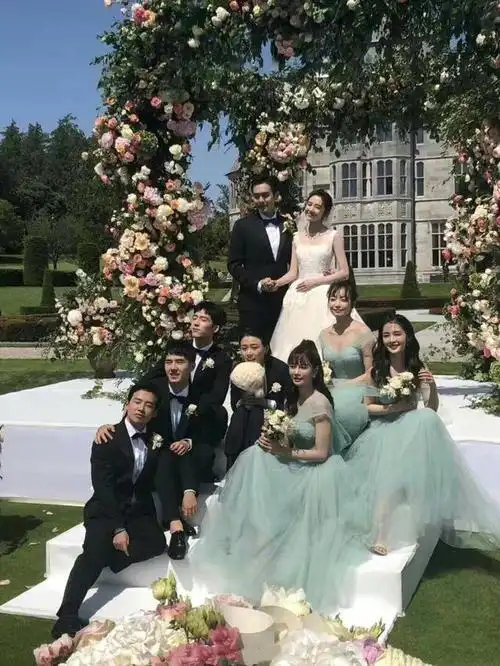 唐艺昕和张若昀和伴郎伴娘