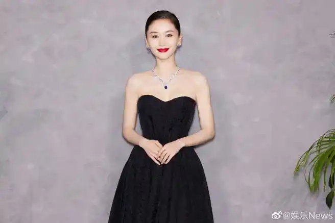 王子文黑色抹胸礼服