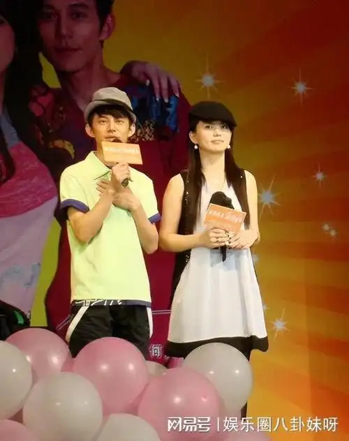 有了二人的完美配合,《快乐大本营》火遍了湖南,甚至全国.