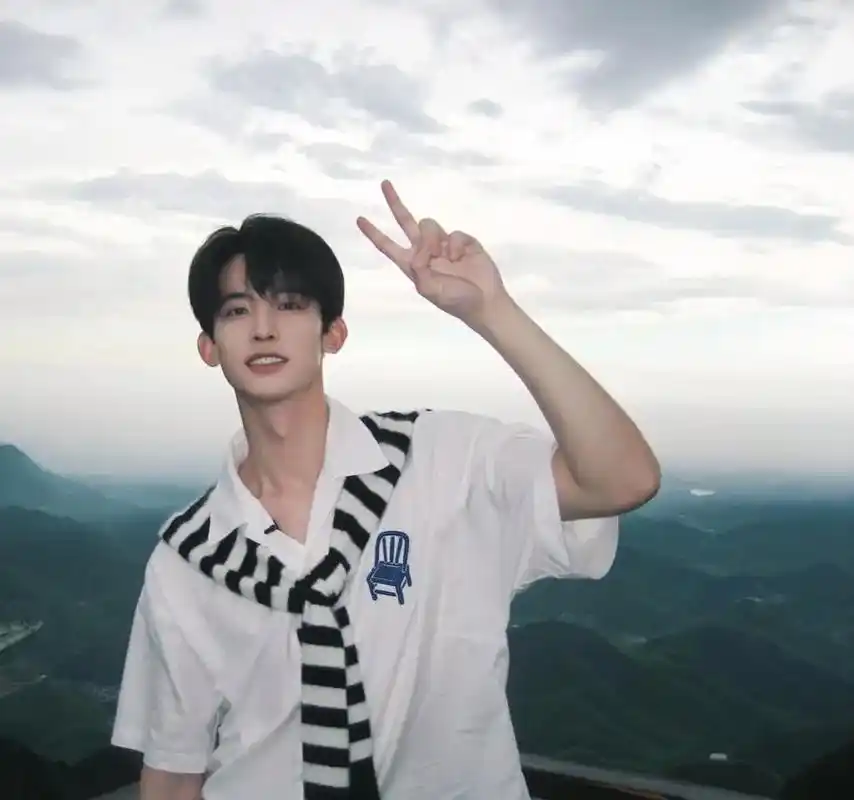 常华森,常铸鼐推荐.关注点赞粉丝免费获得艺人签名照片 - 抖音