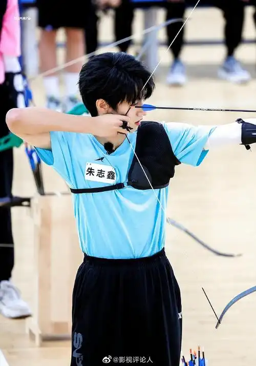 tf家族三代去年夏日运动会射箭名场面!_高清图集_新浪网