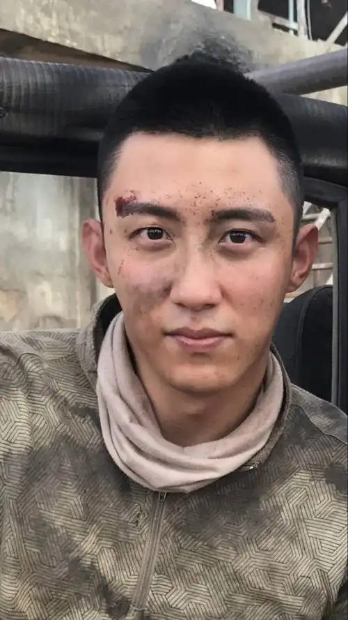 黄景瑜 红海行动 官宣图