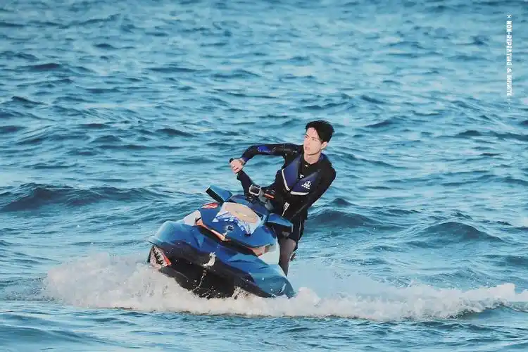 王一博 夏日冲浪店 cr:logo - 堆糖,美图壁纸兴趣社区