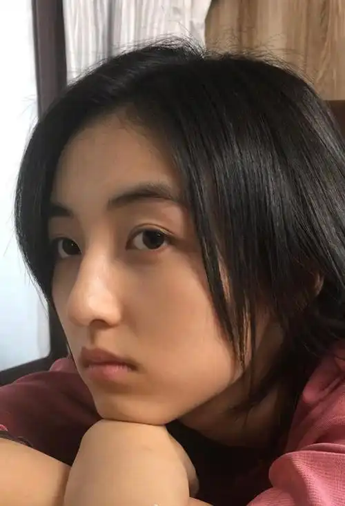 都说张子枫鼻子是"全脸之光",当照片放大十倍,这侧颜谁不羡慕