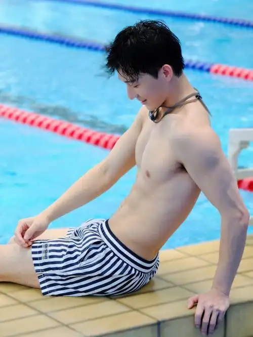 出镜:无心-#拍照  #男生拍照  #腹肌  #胸肌  #运动  #游泳  #理想